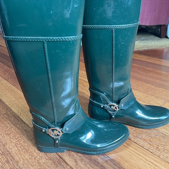 Hunter green Michael kors boots, silver buckle detail- MK design,Great condition - Picture 3 of 4